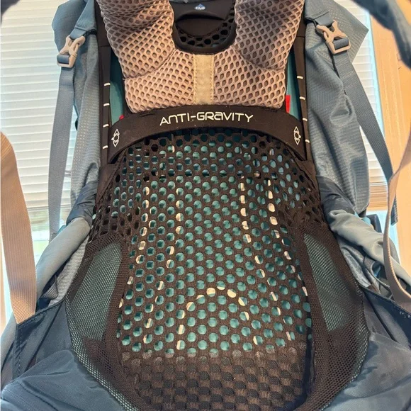 Osprey Woman’s Ariel 65L Hiking Backpack - Picture 5 of 6